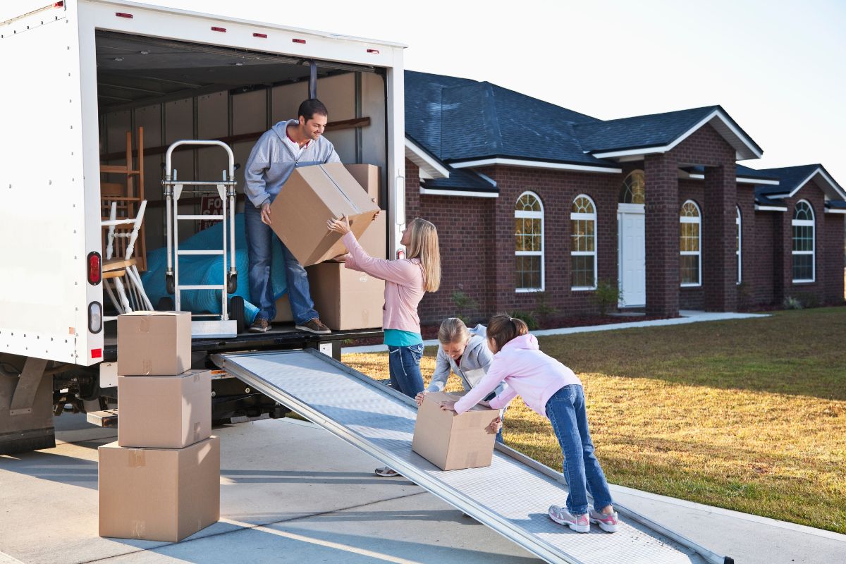 How To Find The Best Moving Companies Near Your Location